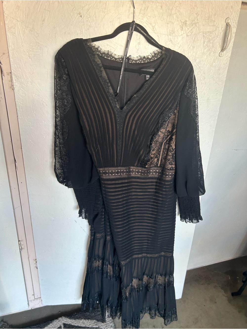 Tadashi Shoji Black Lace-Panel V-Neck Long Sleeve Midi Dress